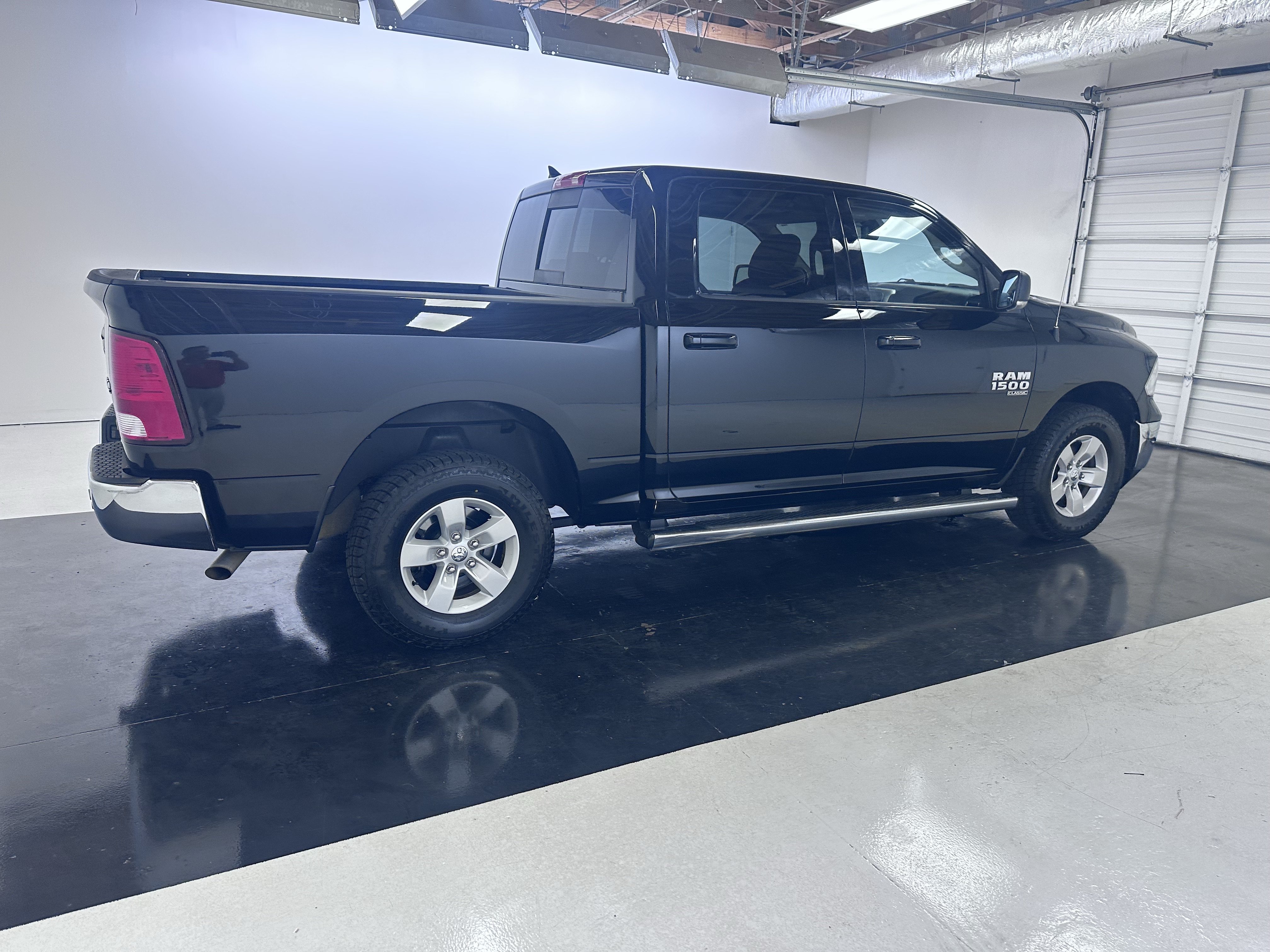 Used 2019 RAM 1500 Classic SLT w/ Luxury Group AWD/4WD image 15