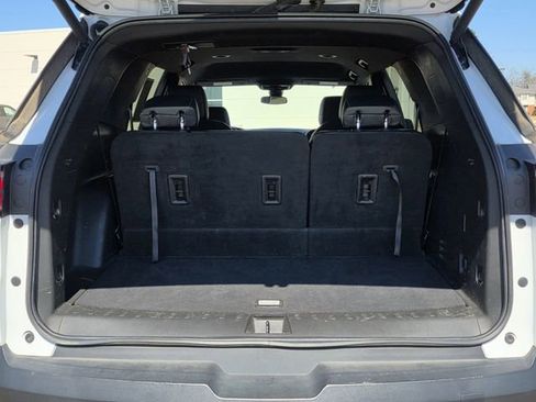 Used 2023 Chevrolet Traverse LT image 30