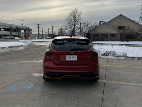 Used 2018 Ford Focus ST w/ Equipment Group 401A image 7