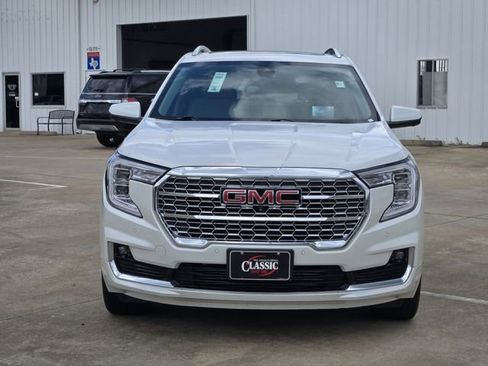 Used 2024 GMC Terrain Denali w/ Denali Premium Package AWD/4WD image 2