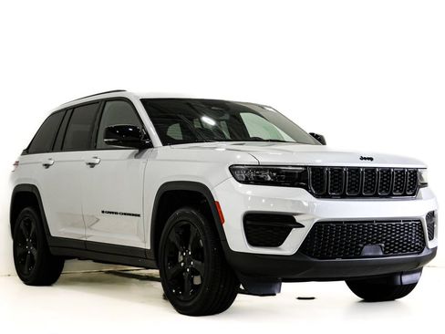 Used 2023 Jeep Grand Cherokee Altitude AWD/4WD image 1
