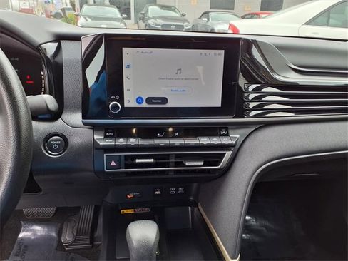 Used 2025 Toyota Camry LE image 18