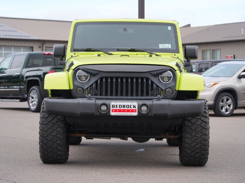 Used 2016 Jeep Wrangler Unlimited Sahara w/ Dual Top Group AWD/4WD image 8