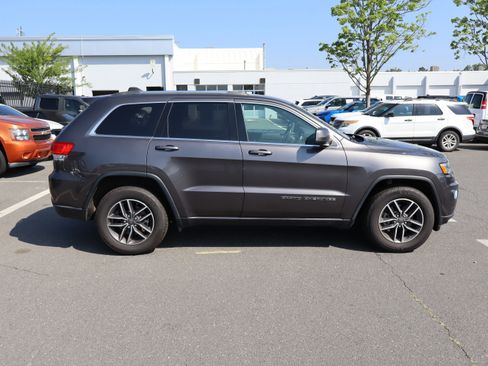 Used 2019 Jeep Grand Cherokee Laredo w/ Laredo X Package RWD image 23