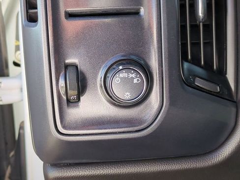 Used 2019 Chevrolet Silverado 2500 W/T AWD/4WD image 21