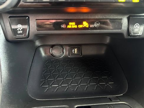 Used 2025 Toyota RAV4 XLE FWD image 25