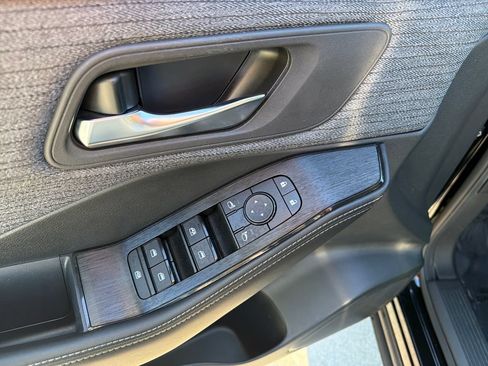 Used 2023 Nissan Rogue SV FWD image 18
