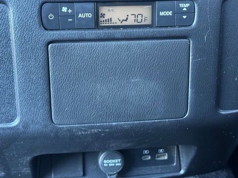 Used 2022 Nissan Armada SV image 24