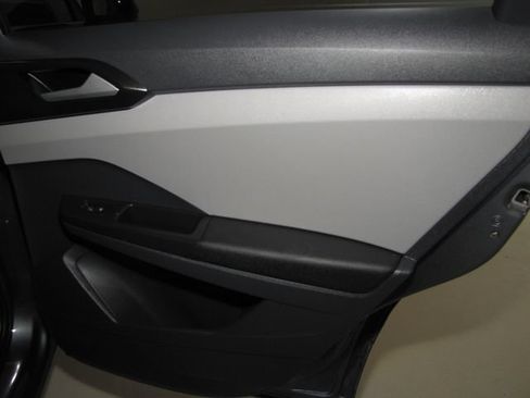 Used 2023 Volkswagen Taos SE w/ Panoramic Sunroof Package AWD/4WD image 19