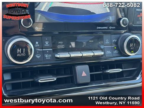 Used 2021 Toyota Highlander XLE AWD/4WD image 30
