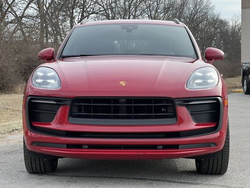 Certified 2022 Porsche Macan image 7