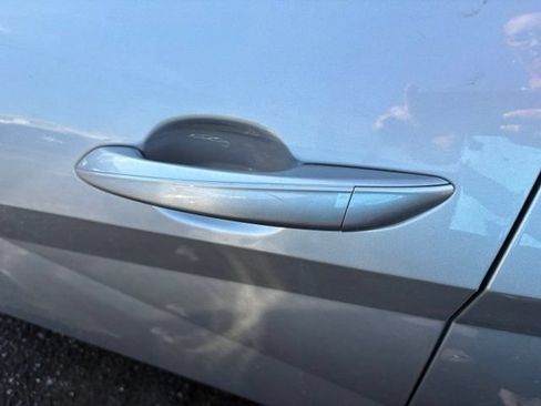 Certified 2021 Hyundai Elantra SE FWD image 3