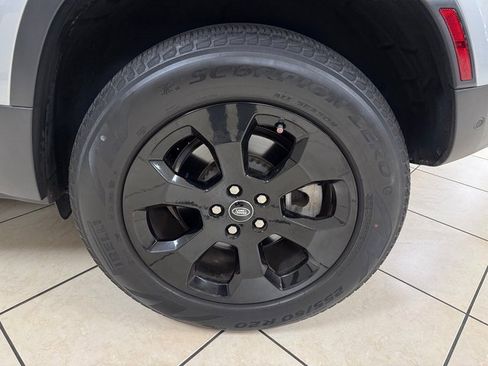 Used 2022 Land Rover Defender 110 SE image 26