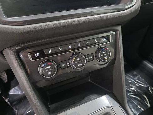 Used 2019 Volkswagen Tiguan SE AWD/4WD image 24