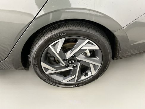 Used 2025 Hyundai Elantra SEL image 11