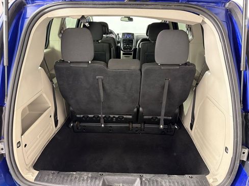 Used 2019 Dodge Grand Caravan SE w/ UConnect Hands-Free Group image 21