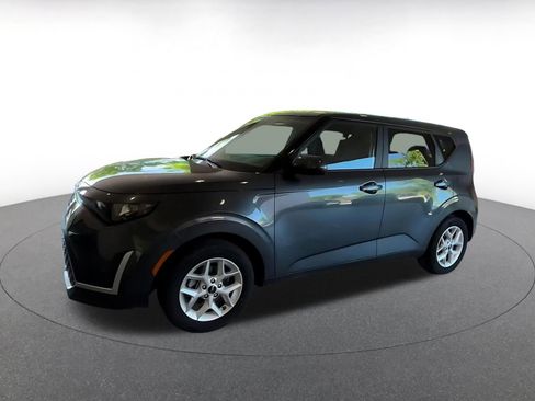 Used 2025 Kia Soul LX w/ LX Technology Package FWD image 7