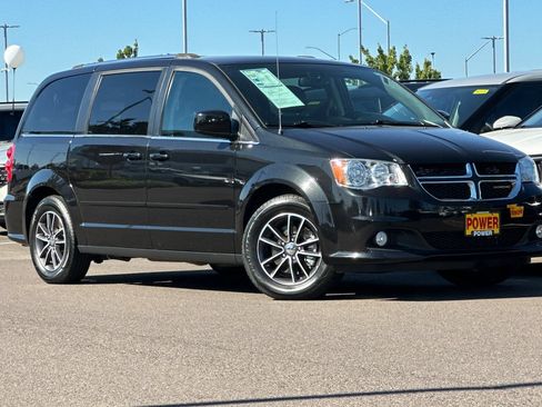 Used 2017 Dodge Grand Caravan SXT FWD image 2