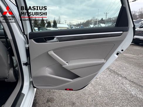 Used 2018 Volkswagen Passat 2.0T SE image 35