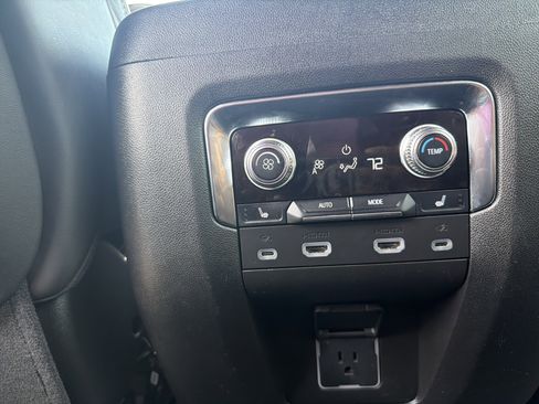 Used 2024 GMC Yukon XL Denali Ultimate AWD/4WD image 19