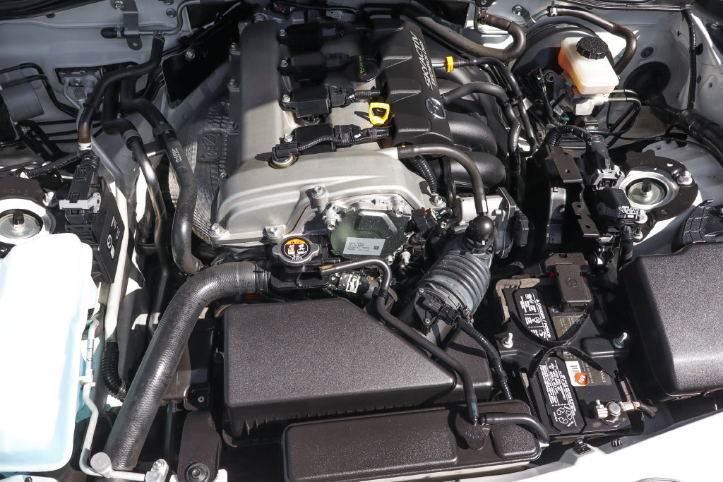 Used 2019 MAZDA MX-5 Miata RF Grand Touring RWD image 13