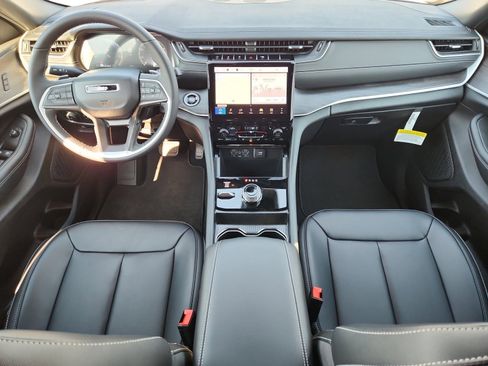New 2025 Jeep Grand Cherokee L Limited w/ Black Appearance Package AWD/4WD image 10