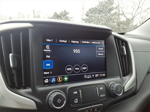 Used 2024 GMC Terrain SLT image 17