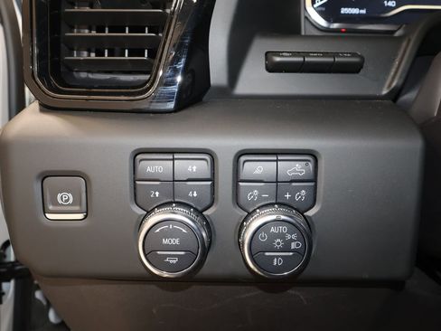 Certified 2024 GMC Sierra 1500 AT4 w/ Technology Package image 11