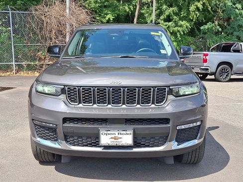 Used 2022 Jeep Grand Cherokee L Limited AWD/4WD image 2