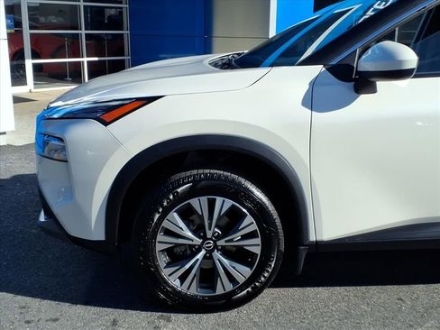 Used 2023 Nissan Rogue SV image 6