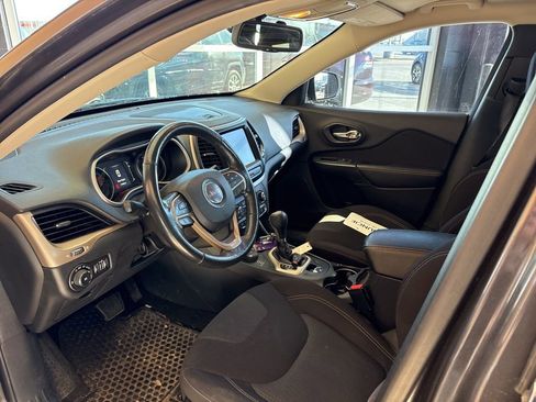 Used 2016 Jeep Cherokee Latitude w/ Cold Weather Group image 19