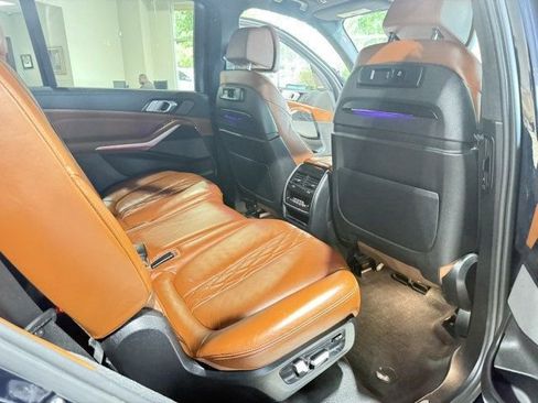 Used 2022 BMW X7 M50i image 27