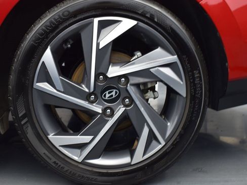 Used 2024 Hyundai Elantra Limited image 9