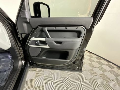 Used 2021 Land Rover Defender 110 SE image 22