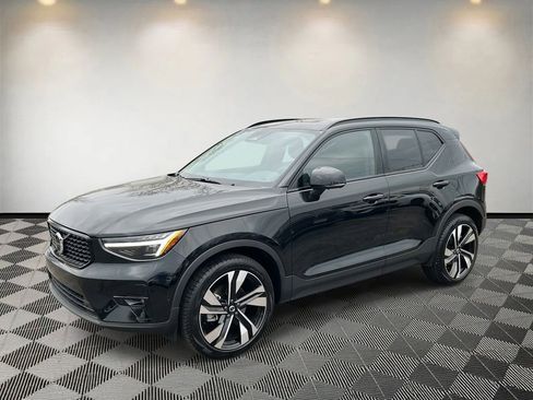 Used 2025 Volvo XC40 B5 Plus w/ Protection Package Premier image 7