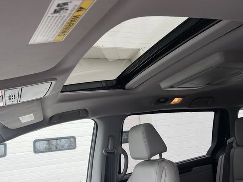 Used 2018 Honda Odyssey EX-L image 11