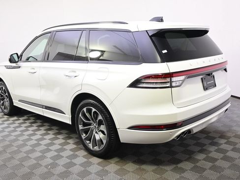New 2026 Lincoln Aviator AWD w/ Jet Appearance Package image 3