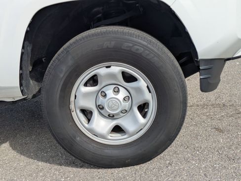 Used 2022 Toyota Tacoma SR image 11