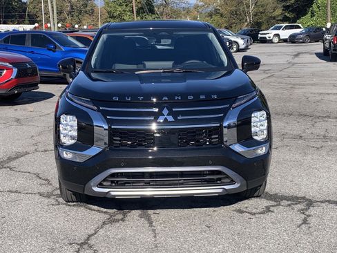 New 2025 Mitsubishi Outlander SE image 3