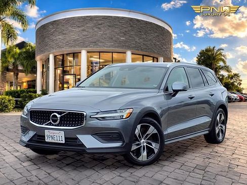 Used 2020 Volvo V60 T5 Cross Country AWD/4WD image 1