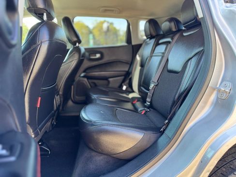 Used 2019 Jeep Compass Trailhawk AWD/4WD image 12