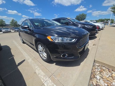 Used 2014 Ford Fusion SE w/ Equipment Group 202A FWD image 4