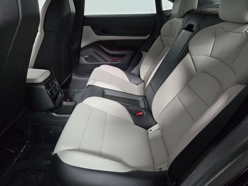 Used 2022 Porsche Taycan RWD image 5