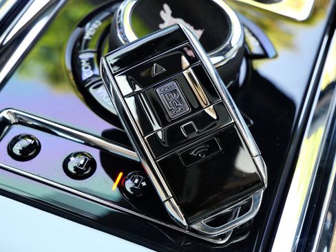 Used 2023 Rolls-Royce Cullinan w/ Cullinan Package AWD/4WD image 33