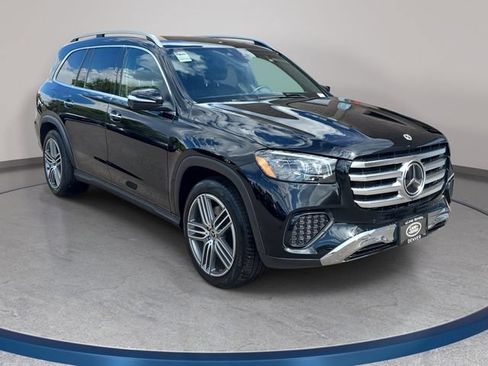 Used 2025 Mercedes-Benz GLS 450 4MATIC image 4