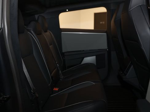 Used 2024 Tesla Cybertruck AWD Crew Cab image 15