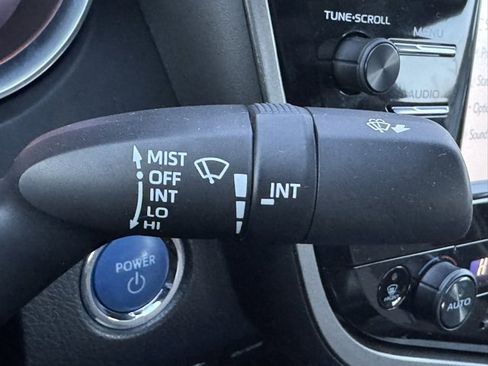 Certified 2018 Toyota Camry LE image 27