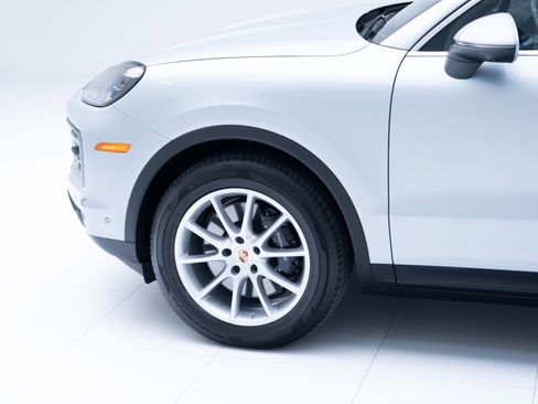 Certified 2025 Porsche Cayenne image 11