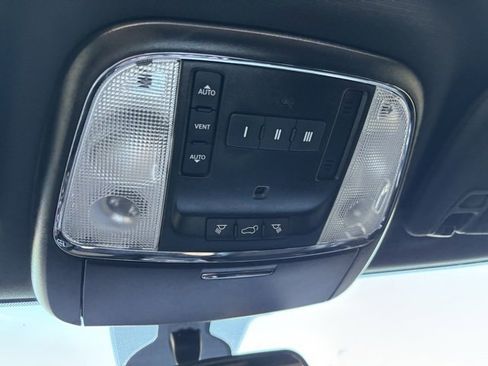 Used 2021 Jeep Grand Cherokee Laredo X image 23