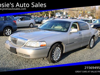 Used 2005 Lincoln Town Car Signature